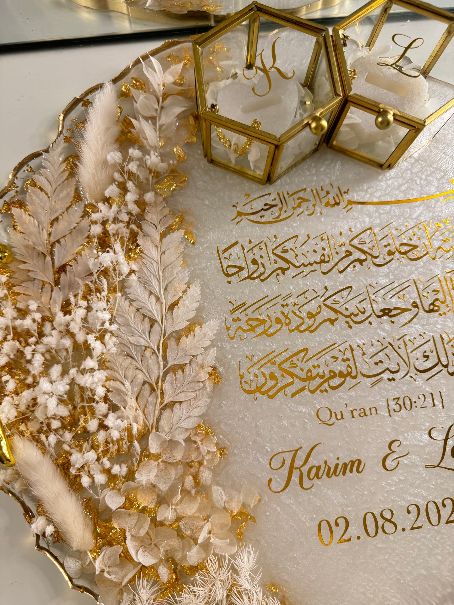 12" dried white flowers and gold flakes tray