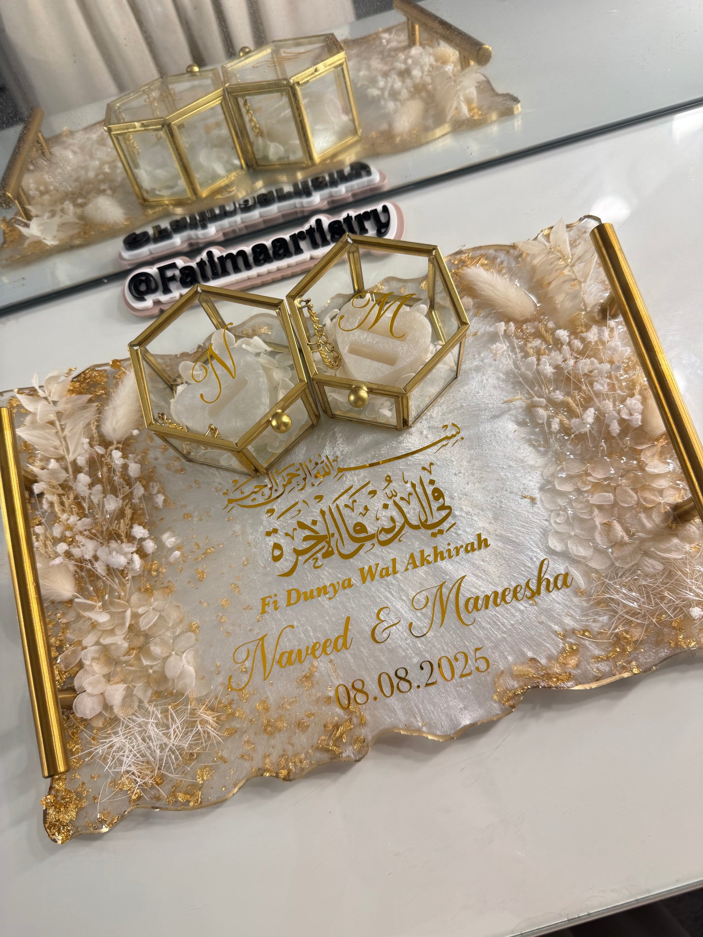 Dried white flowers and gold flakes tray