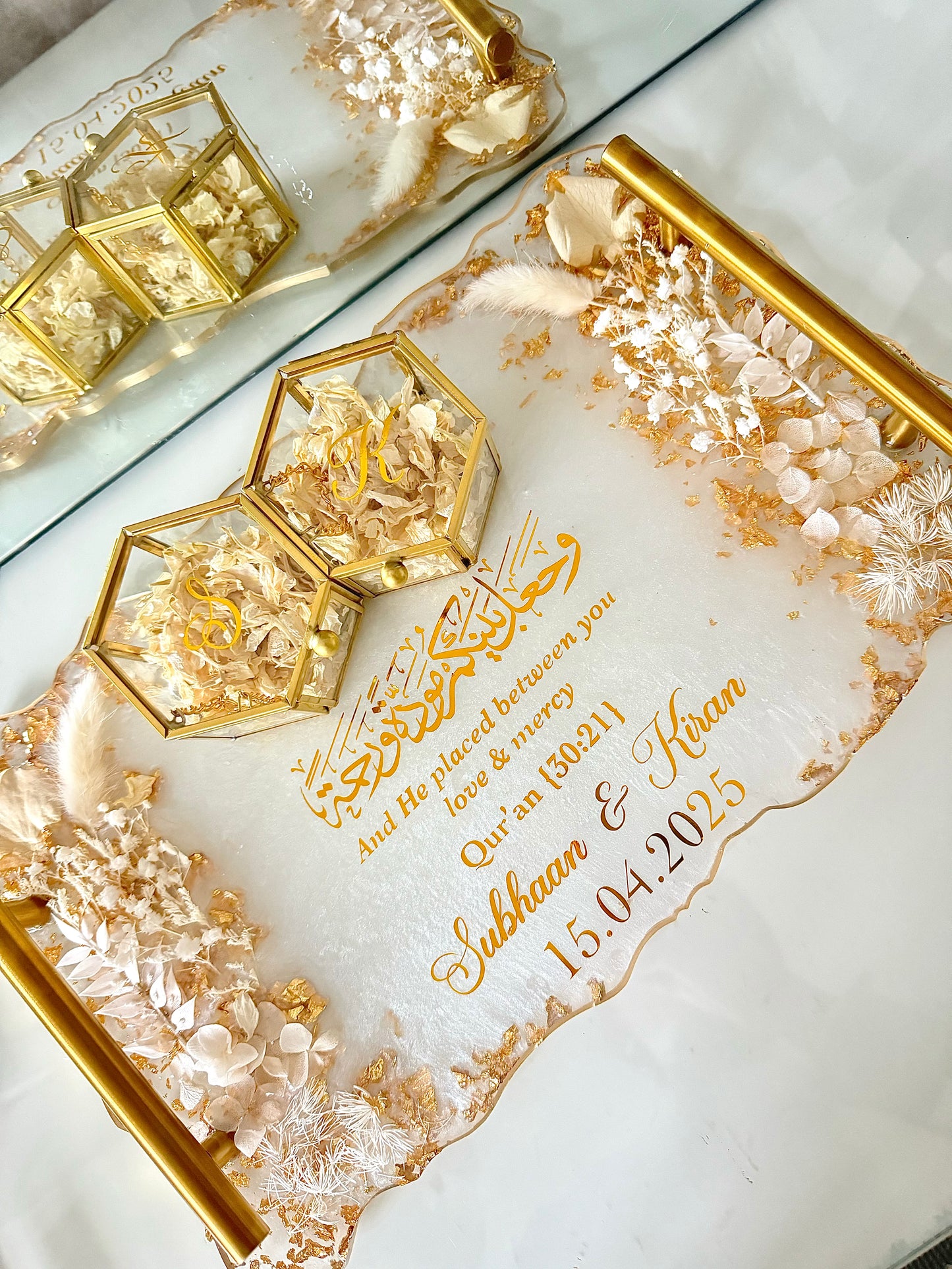 Large dried white flowers and gold flakes tray