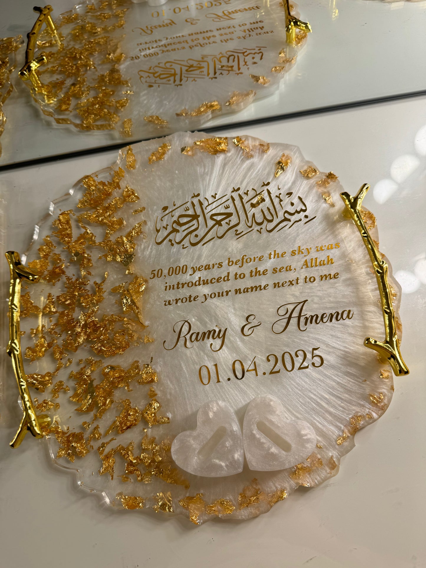 Circle dried white and gold flakes tray