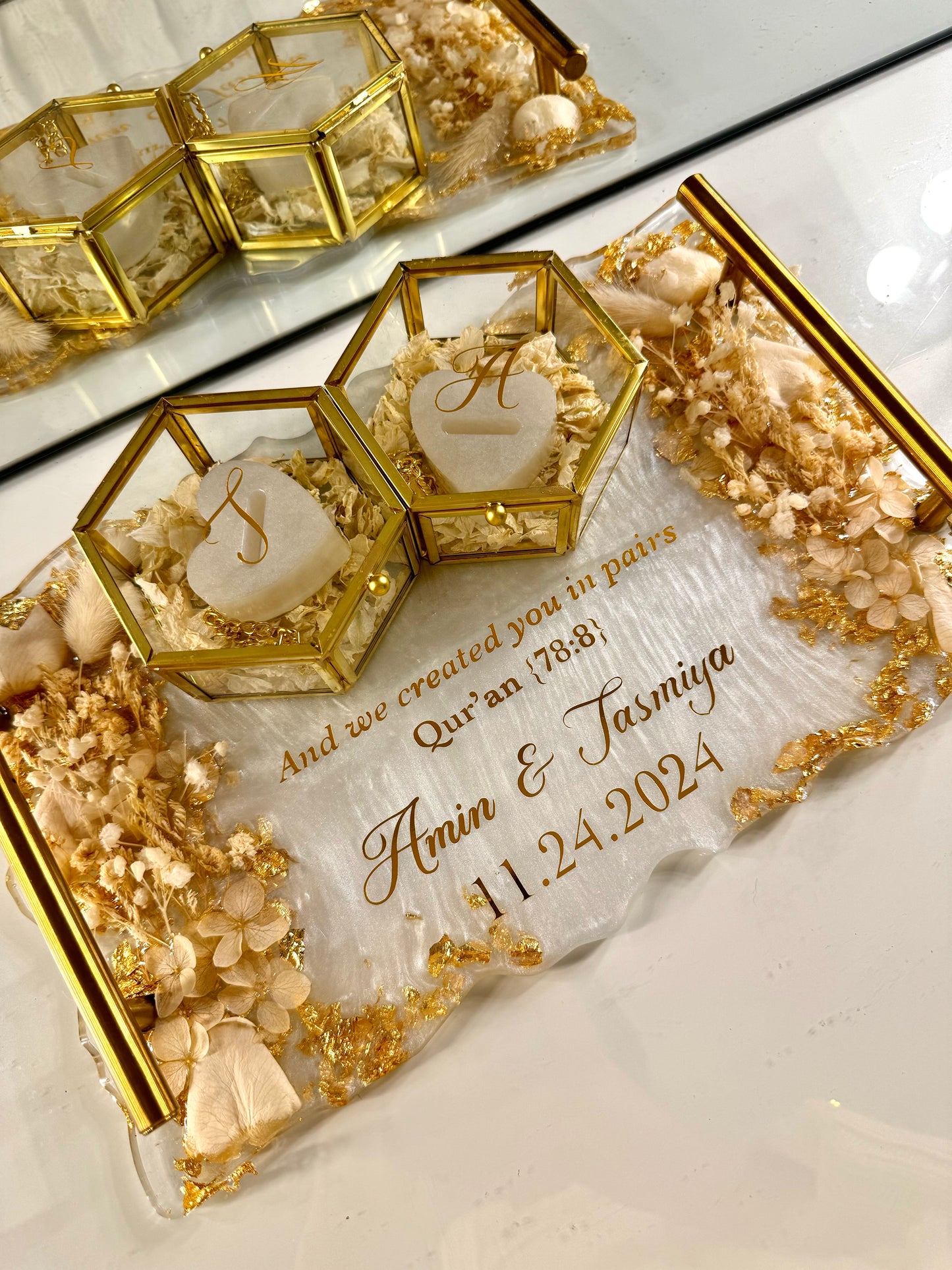 White dried flowered ring tray