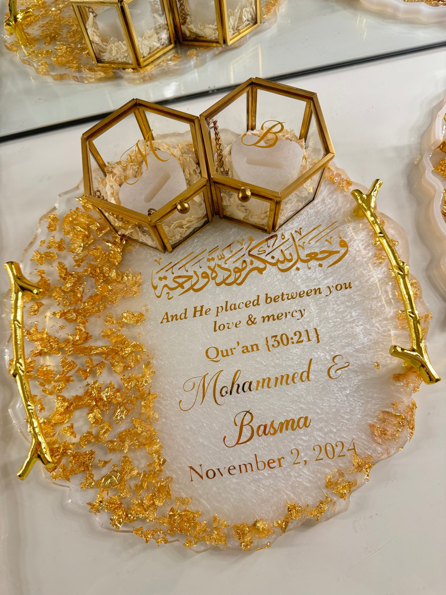 Circle dried white and gold flakes tray