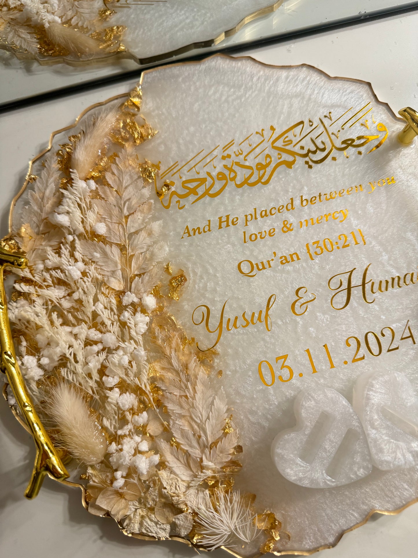 Dried white flower circle ring tray