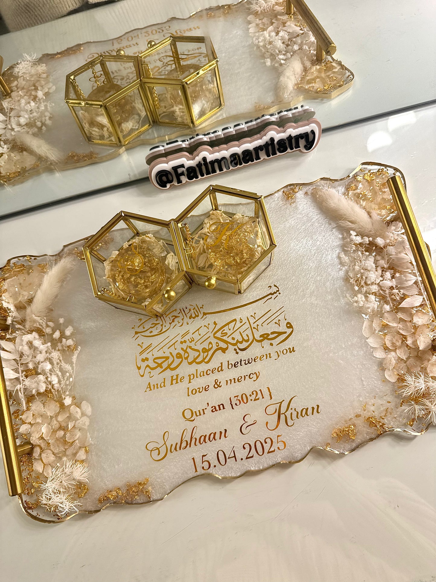 Large dried white flowers and gold flakes tray