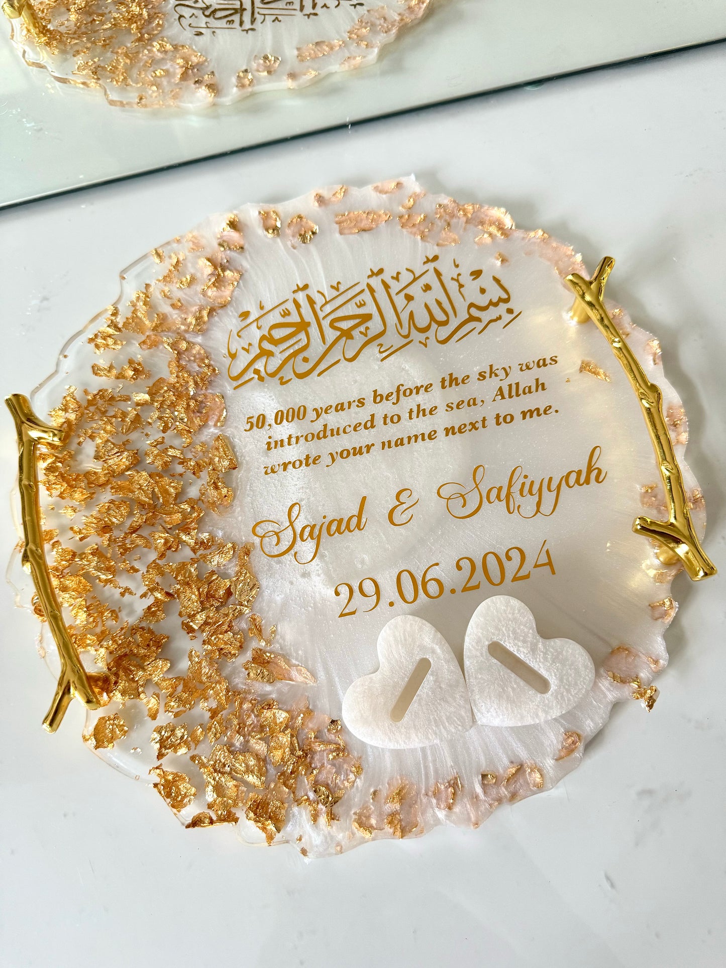 Circle dried white and gold flakes tray