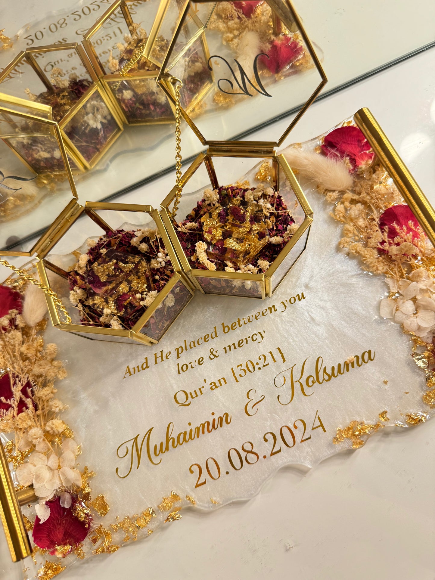 Red and white petal tray