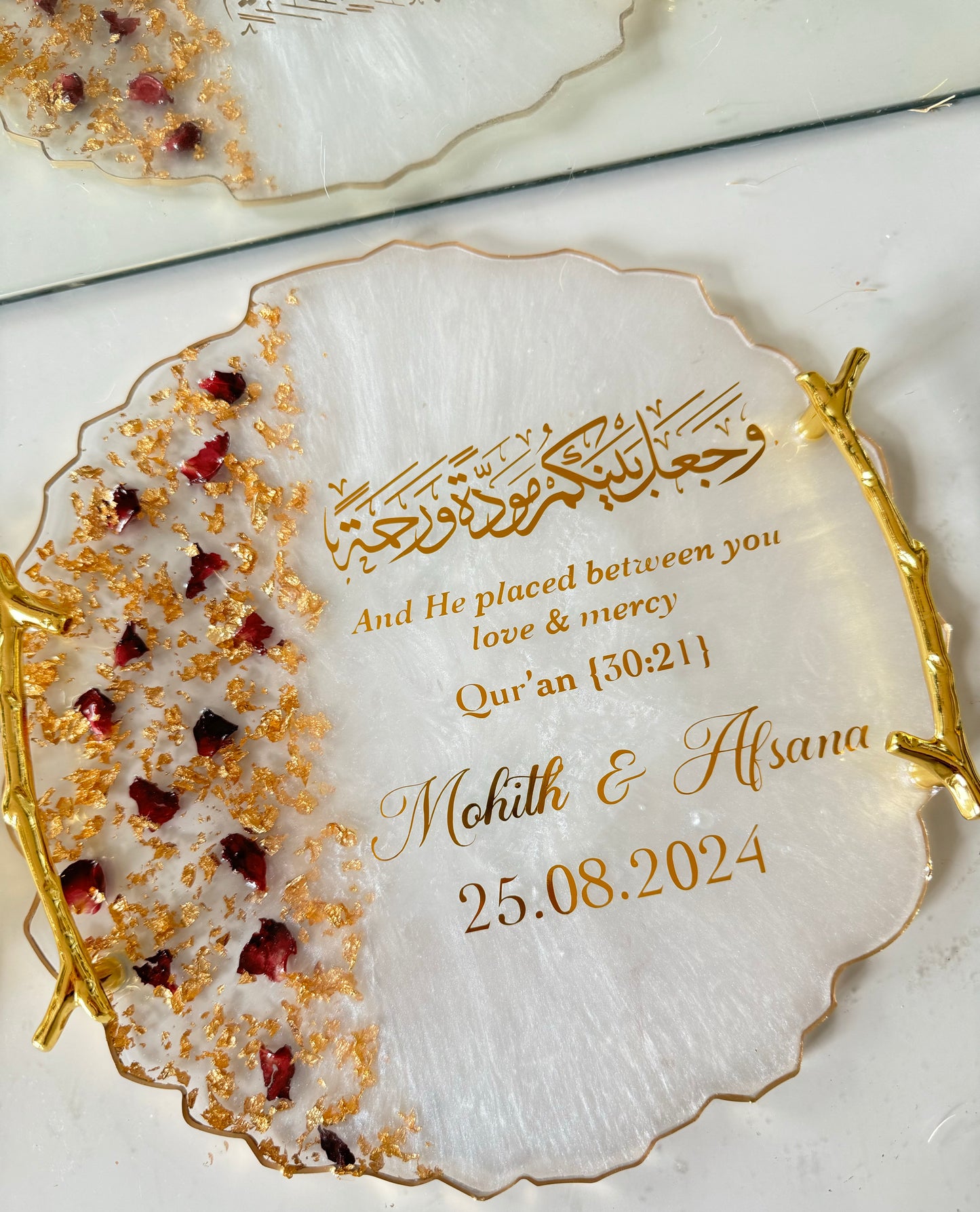 Small red petals and gold flakes circle ring tray