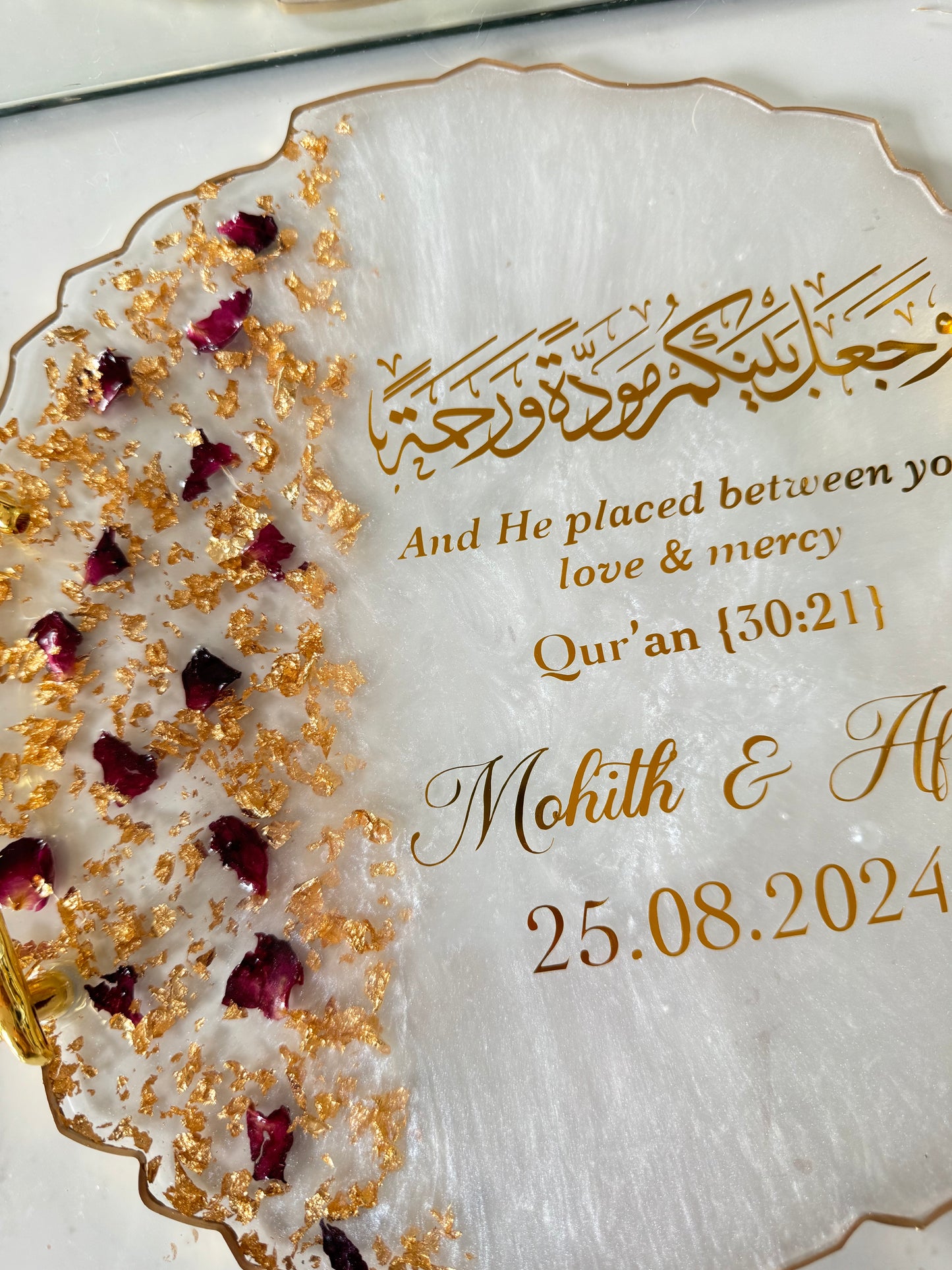 Small red petals and gold flakes circle ring tray