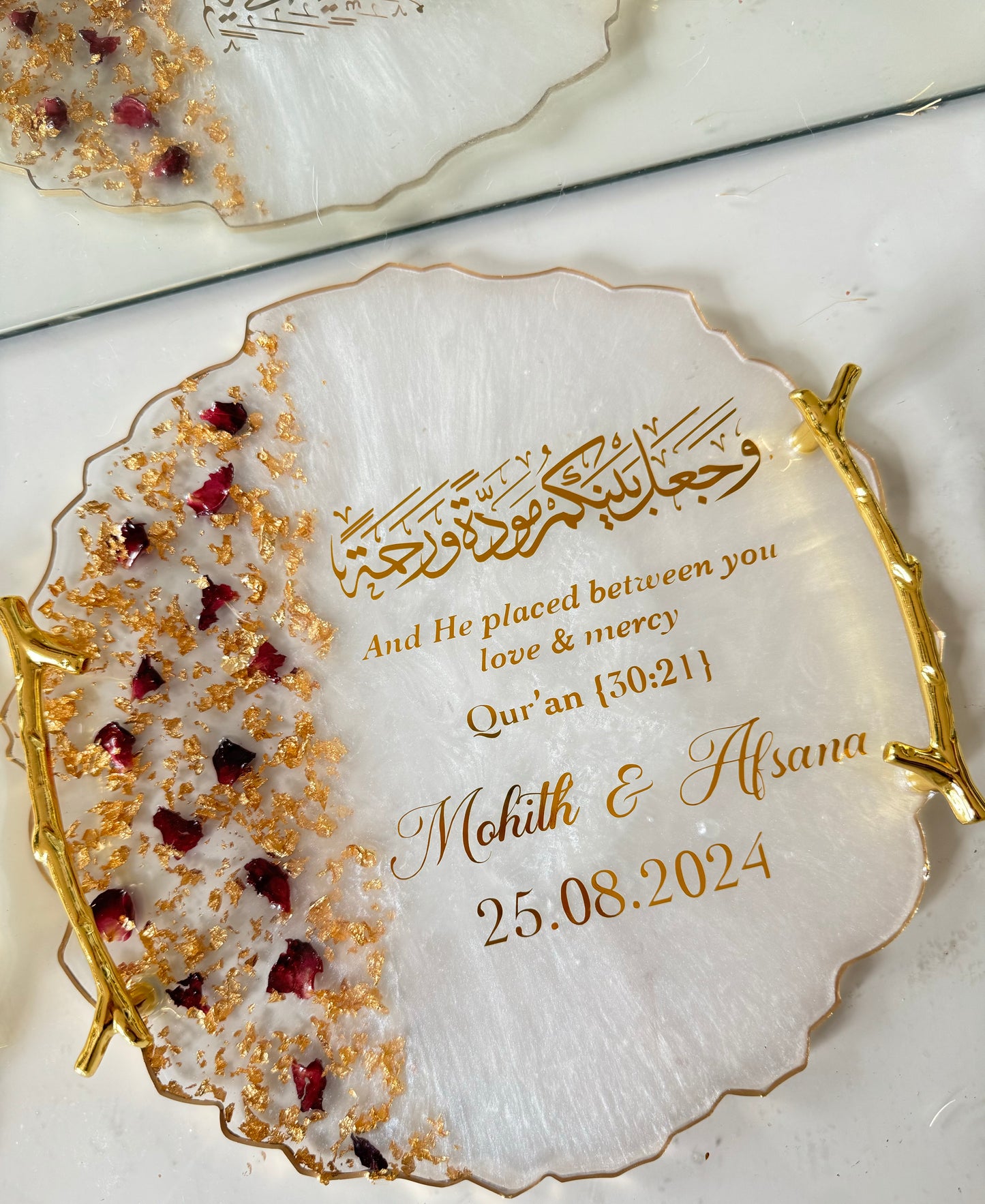 Small red petals and gold flakes circle ring tray