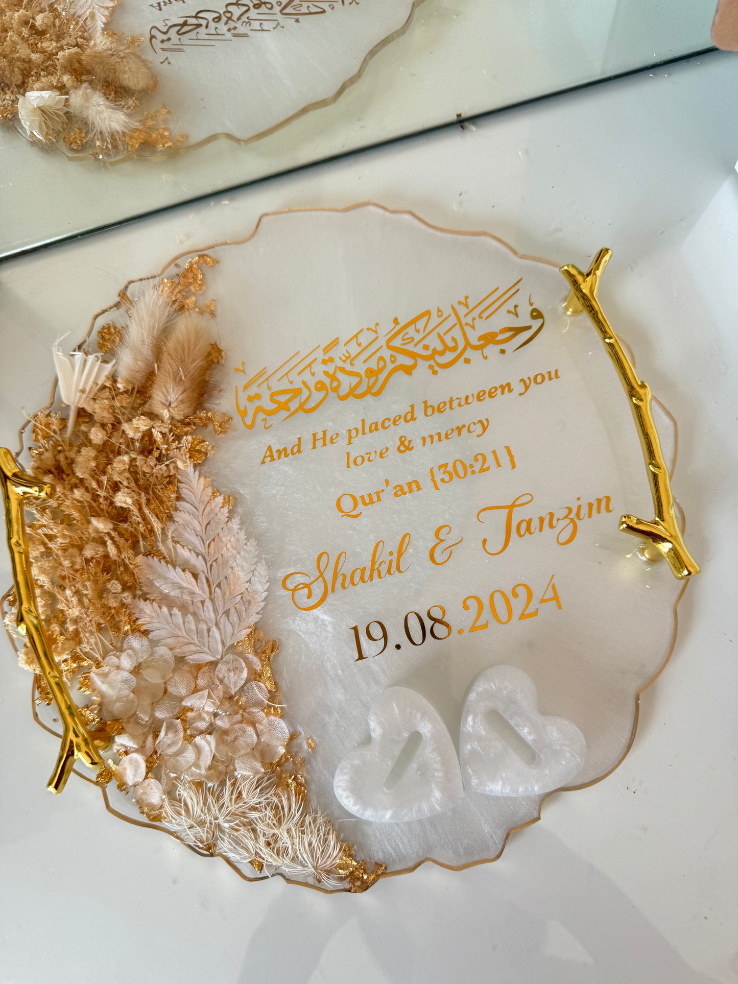 Dried white and beige petal ring tray