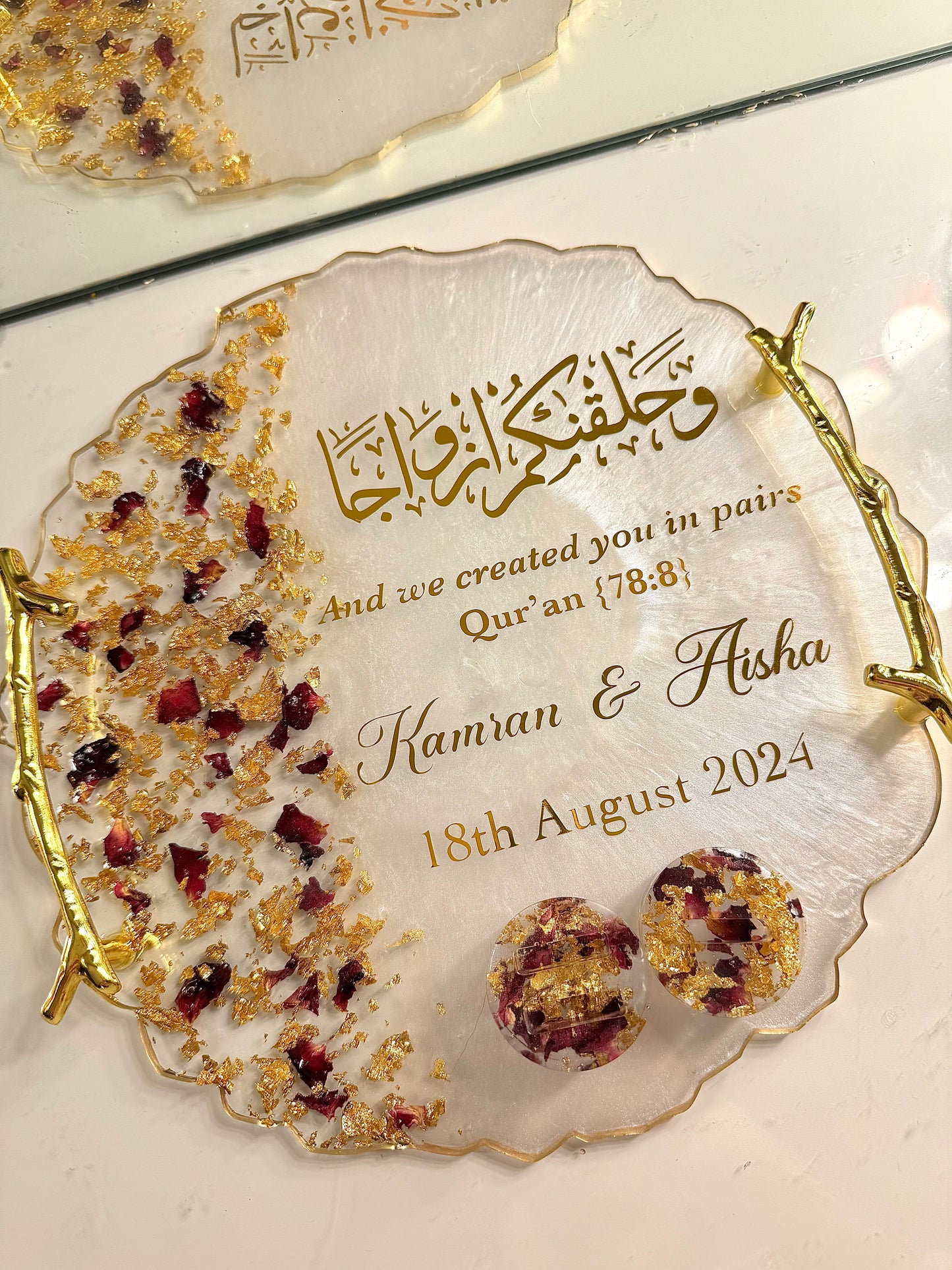 Small red petals and gold flakes circle ring tray