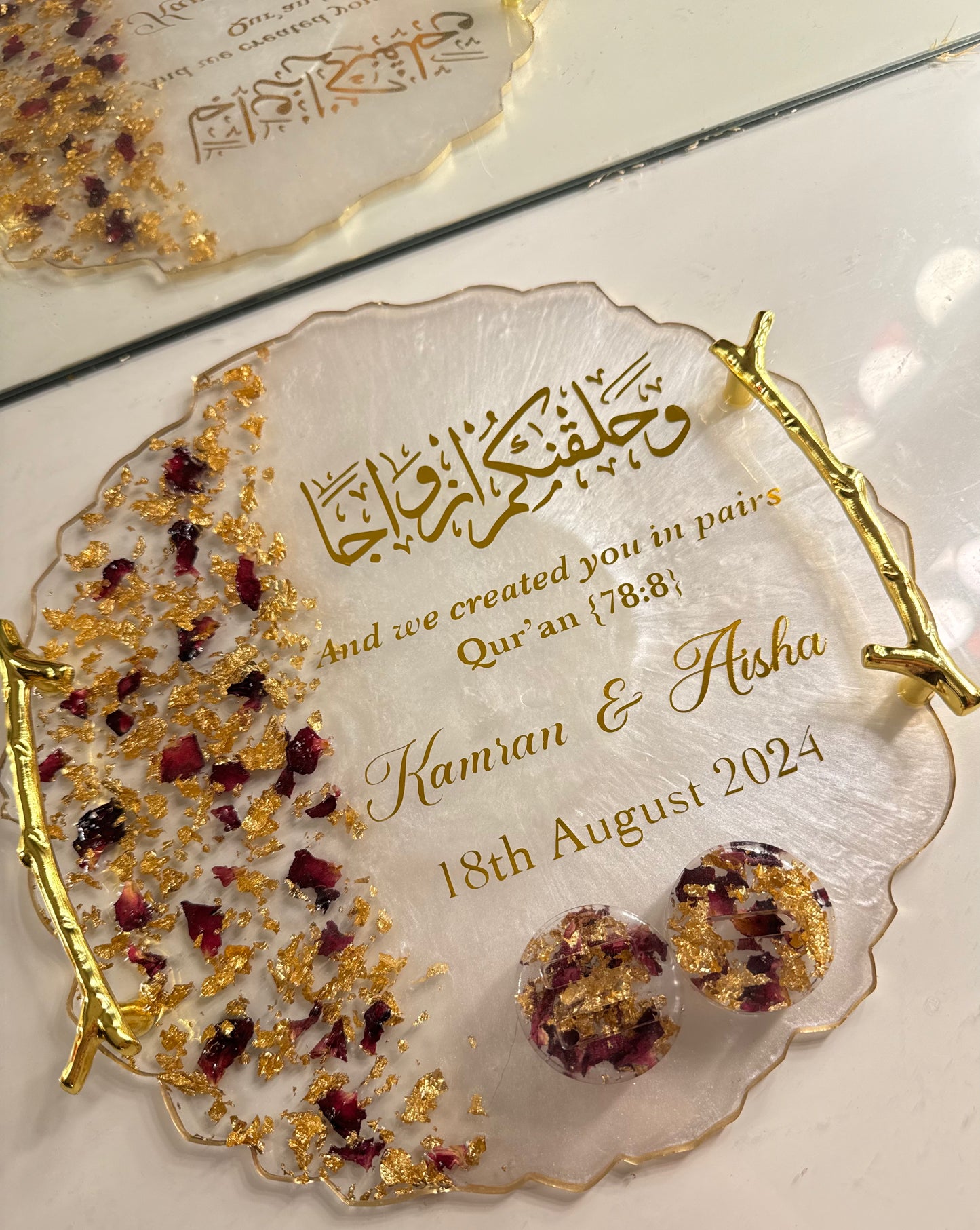 Small red petals and gold flakes circle ring tray