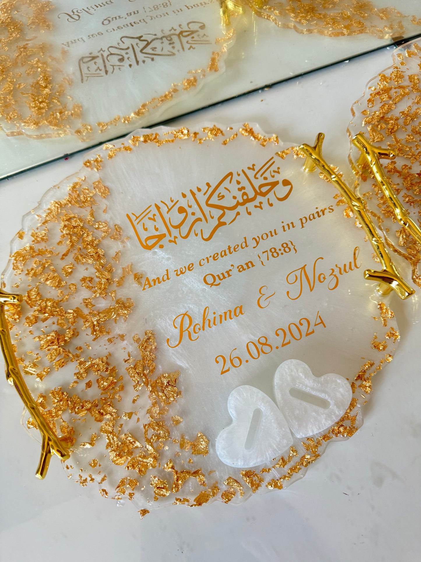 Circle dried white and gold flakes tray