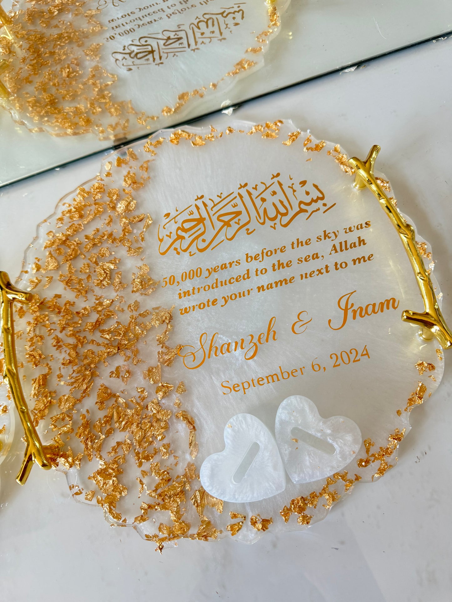 Circle dried white and gold flakes tray