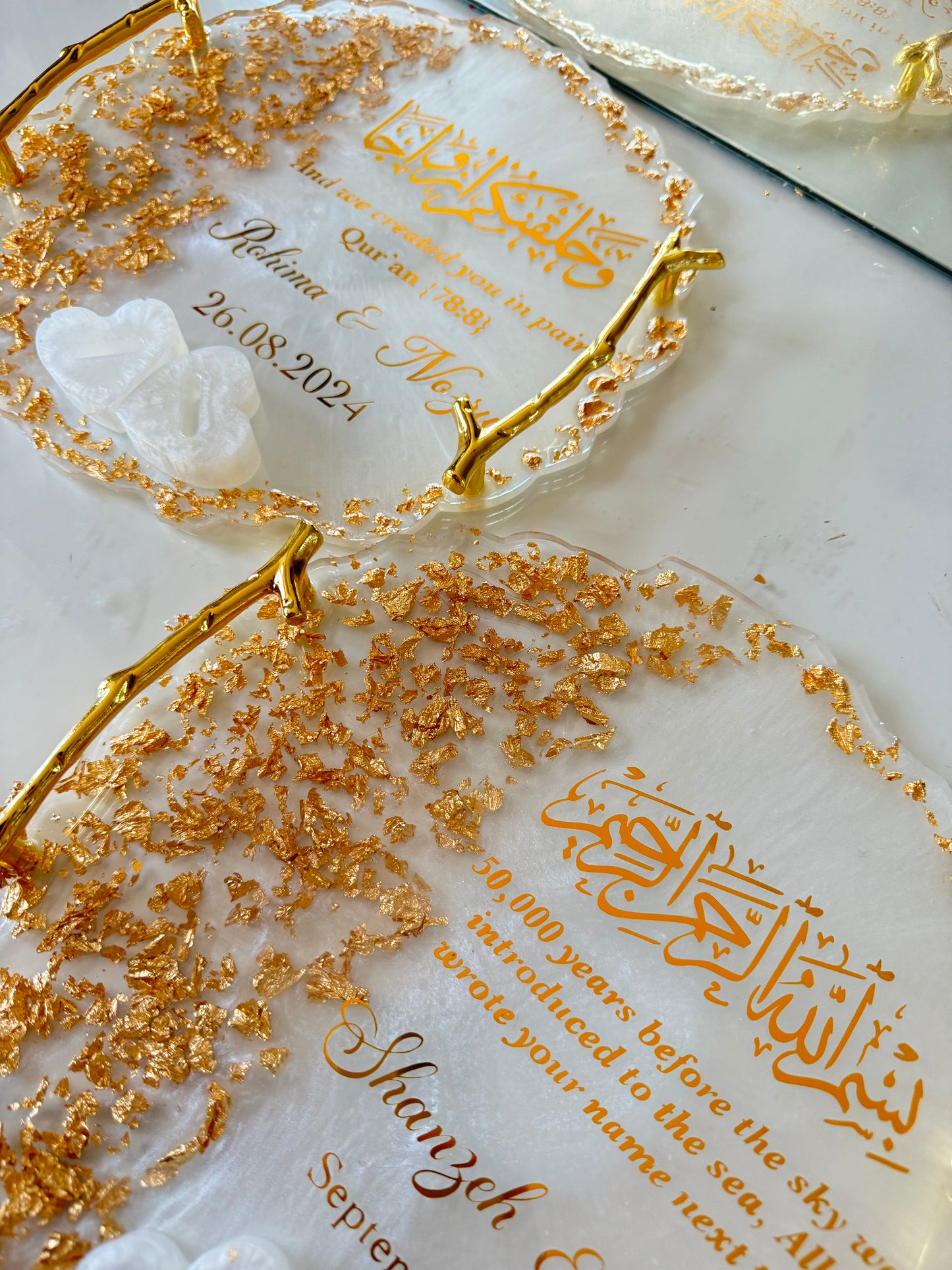 Circle dried white and gold flakes tray