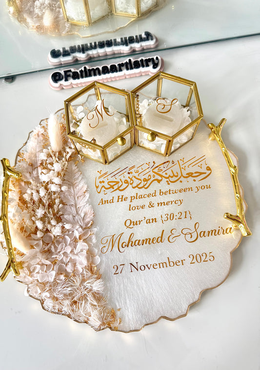 Dried white flower circle ring tray