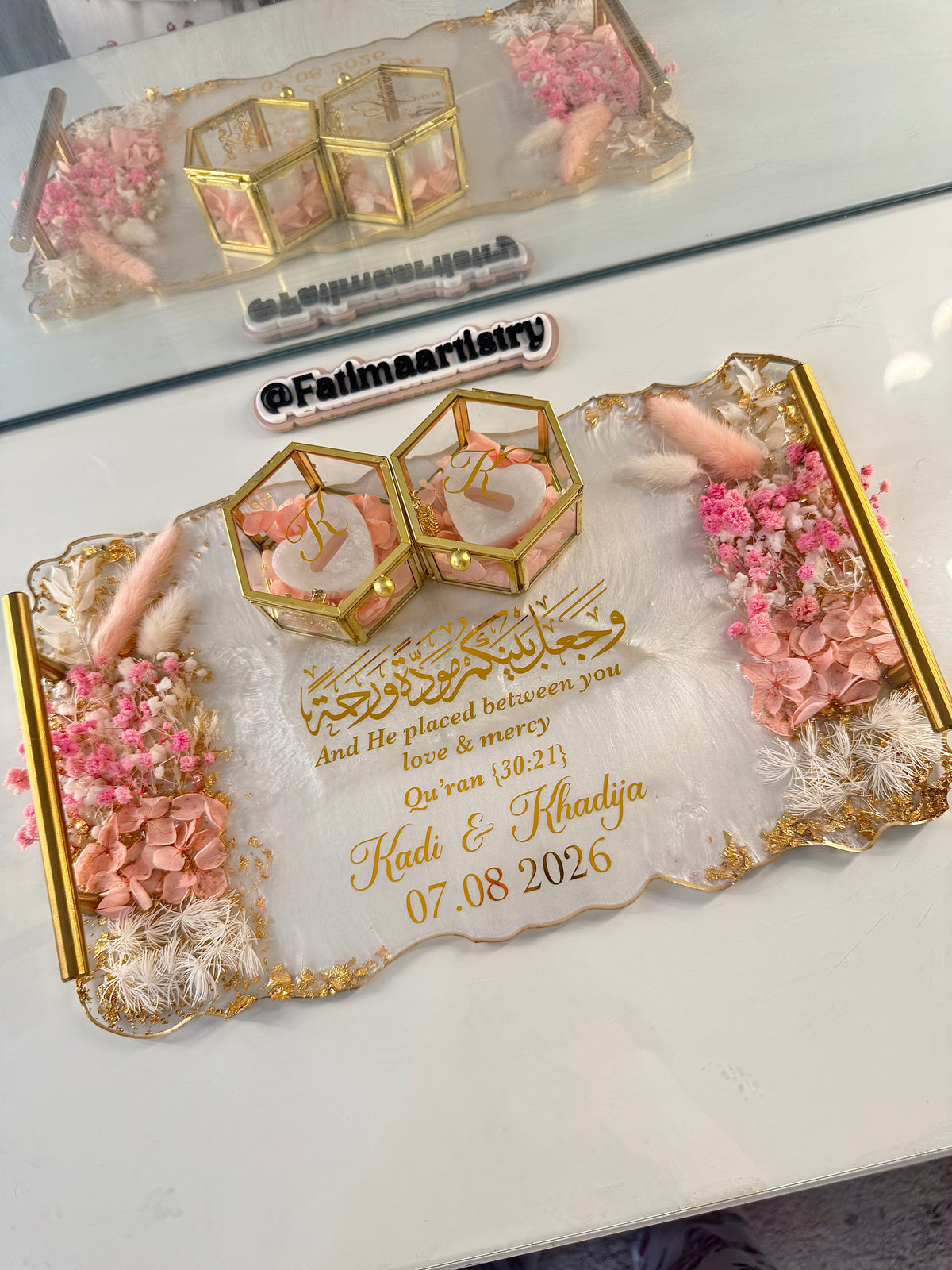Large dried pink flowers and gold flakes tray