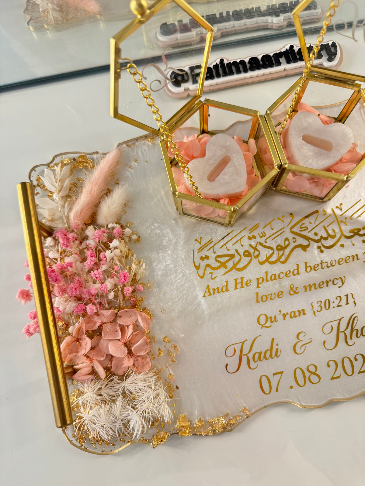 Large dried pink flowers and gold flakes tray