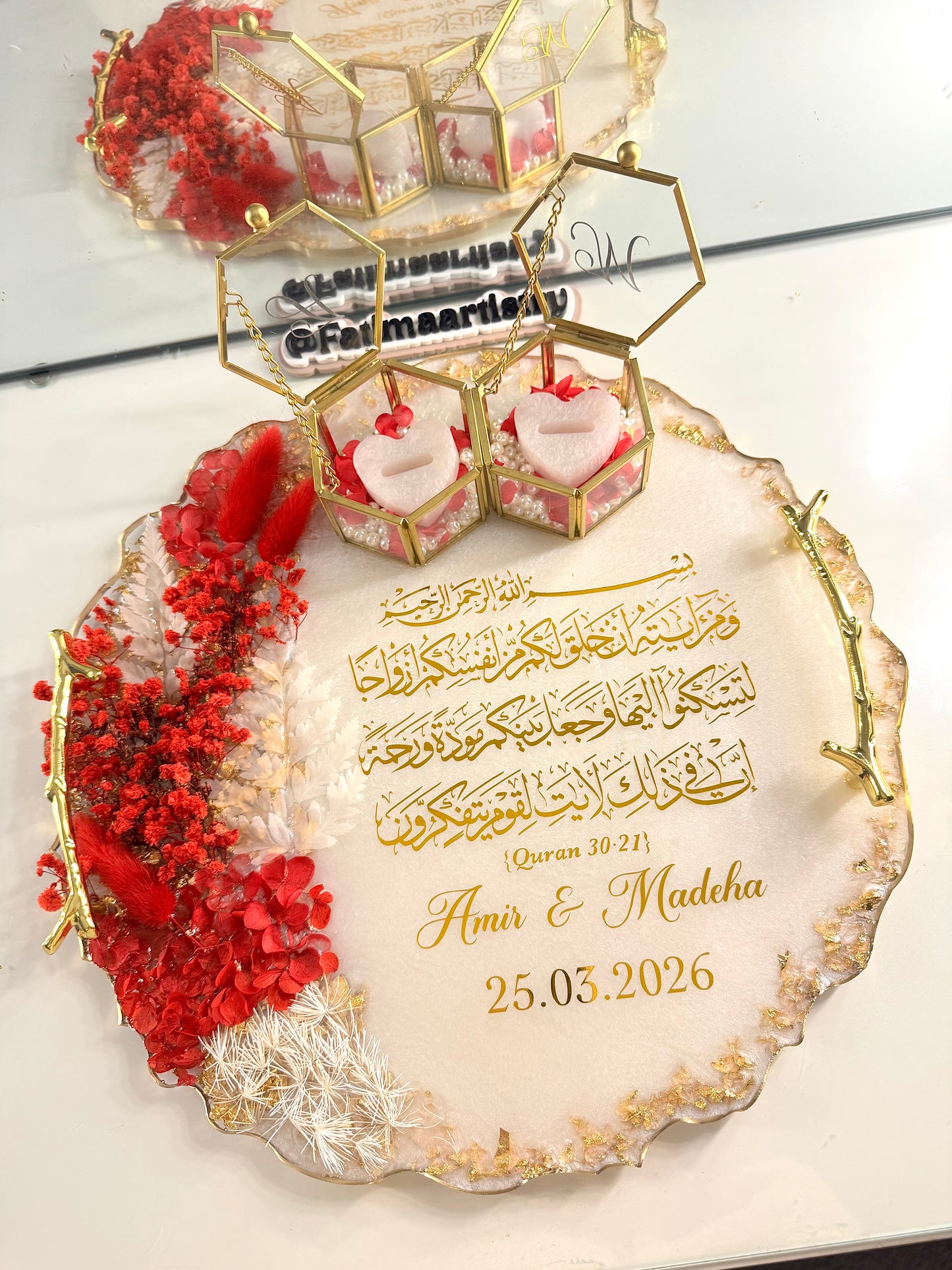 12" dried red flowers and gold flakes tray