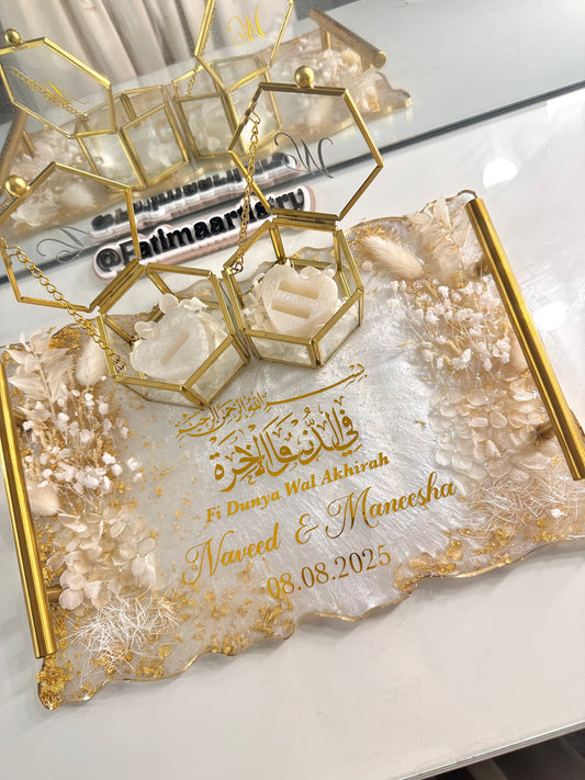 Dried white flowers and gold flakes tray