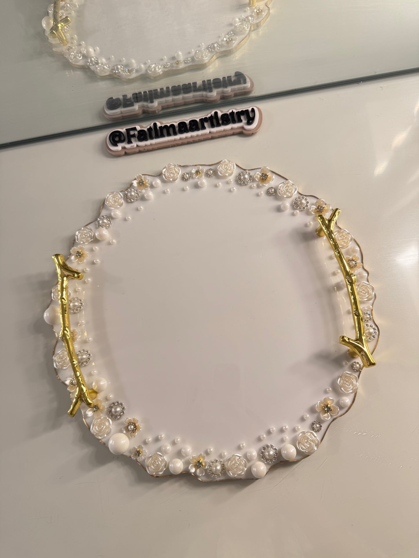 10" Pearl Circle Plaque 🤍✨