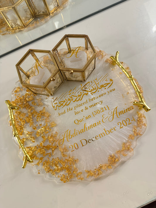 Circle dried white and gold flakes tray