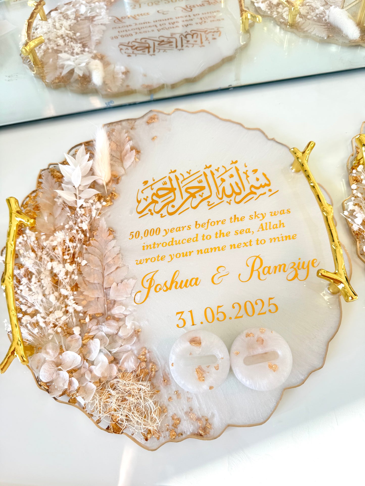 Dried white flowered ring tray